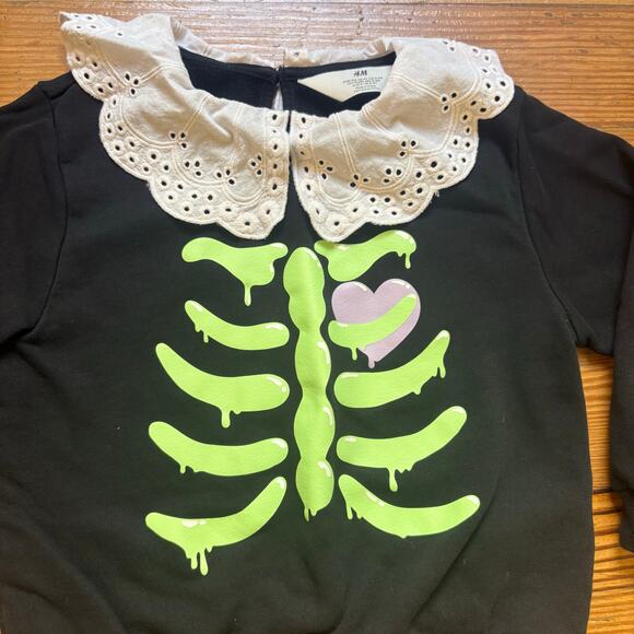 H&M black skeleton lace collar long sleeve sweatshirt SIZE 4T - Picture 2 of 4
